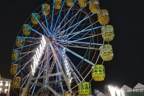 A Beautifully Lightened Giant Wheel